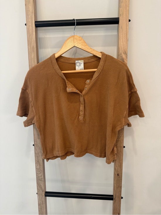 aerie Tops - aerie Waffle Henley Crop Top in Caramel S